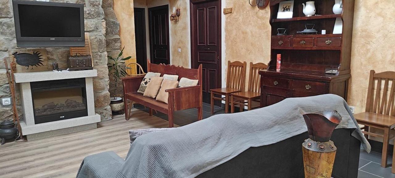 Hospederia El Pico Del Fraile Guest House Cobreros Exterior photo